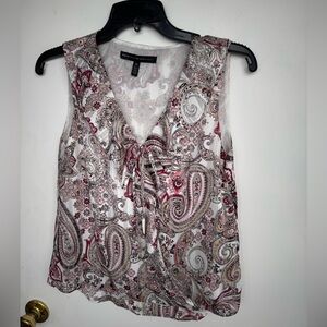 EUC White House Black Market Paisley V-Neck Blouse size 2 petite